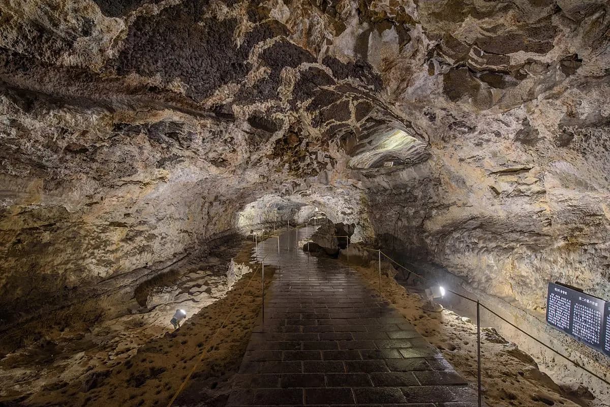 Hyeopjaegul Lava Tube (Hallim Park)