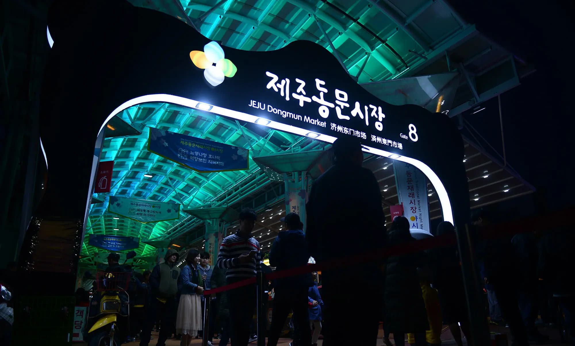 지금 핫한 이곳 <동문재래시장 야시장을 즐기는 다섯 가지 방법>