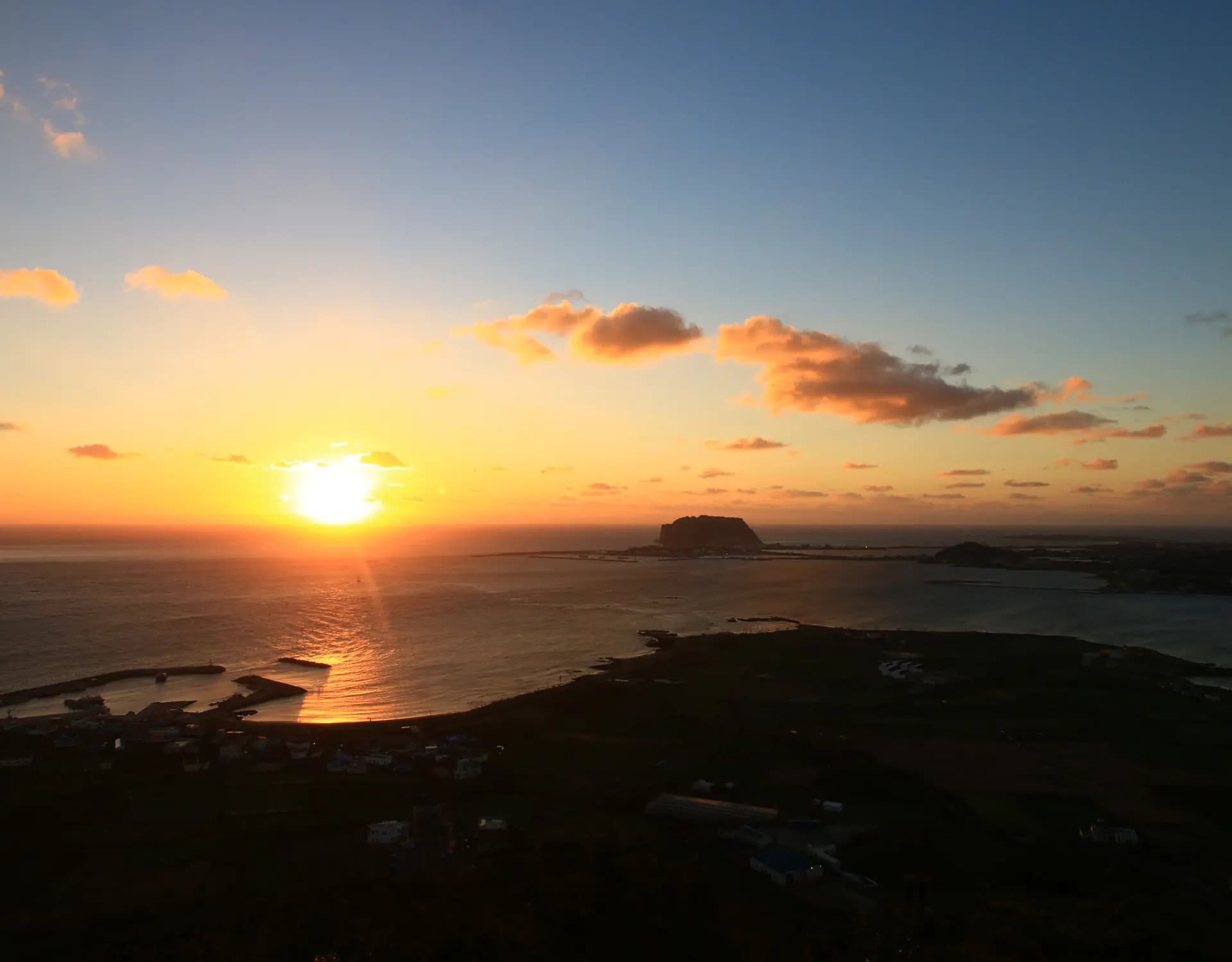 The way to greet the sun <Jeju sunrise trip>