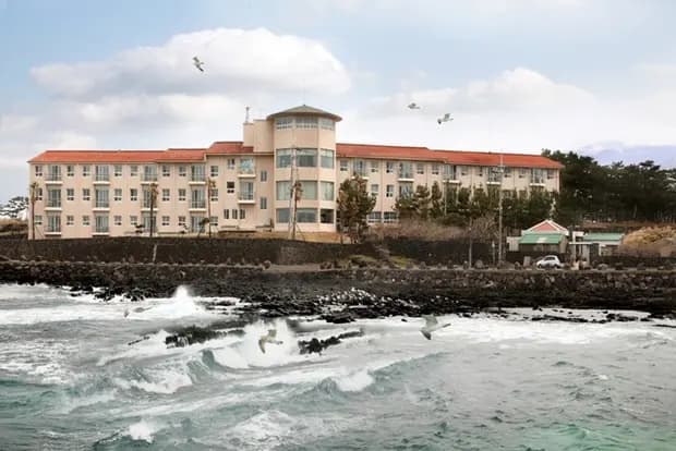 E.Land Park Kensington Resort