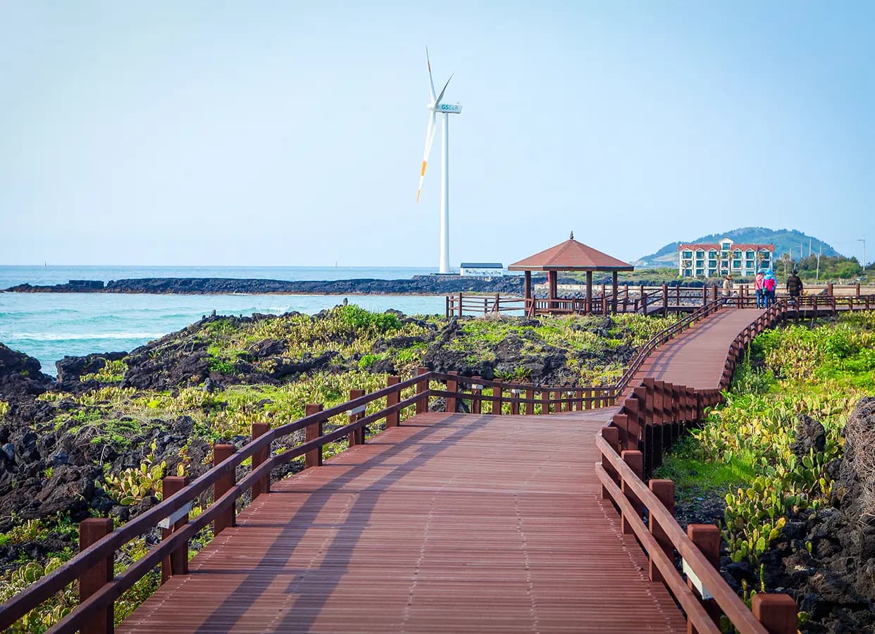 바다가 벗이 되어주는 그 길에서 <해안 산책길 따라 걷는 제주여행>