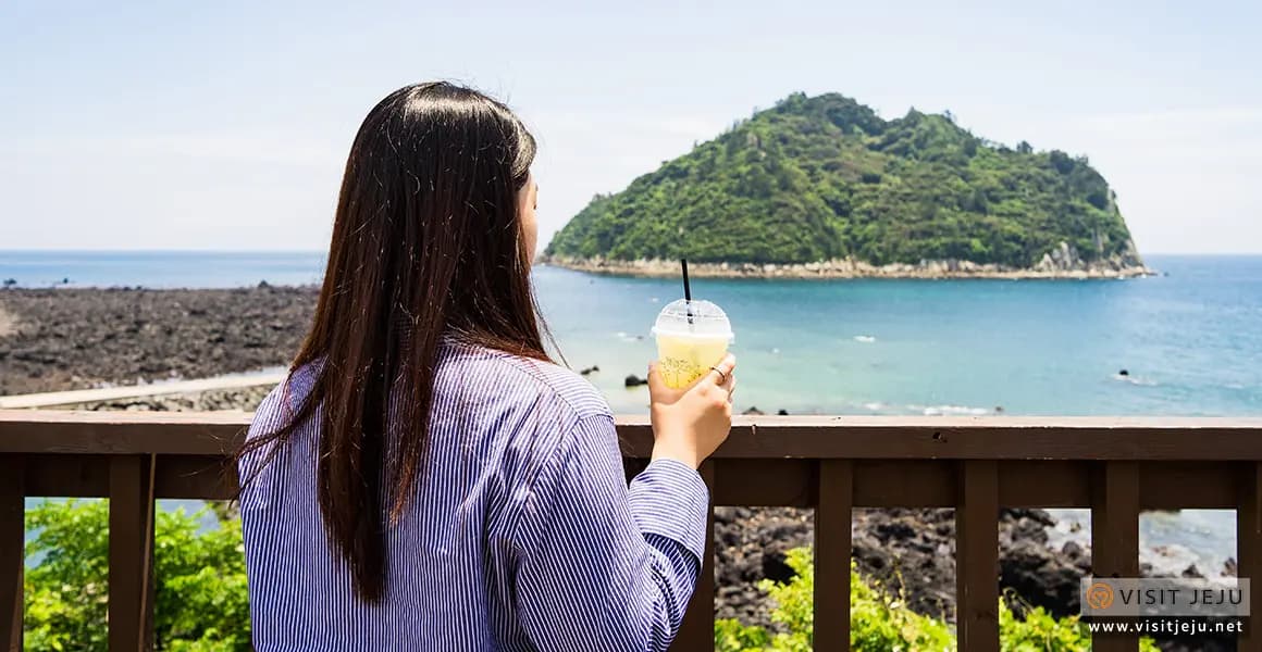 주민들이 직접 운영해 마을 색깔이 고스란히 담겨있는 <제주 구석구석 마을 카페>