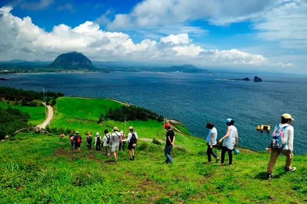 <Olle Trail> The convenient way to walk around the island