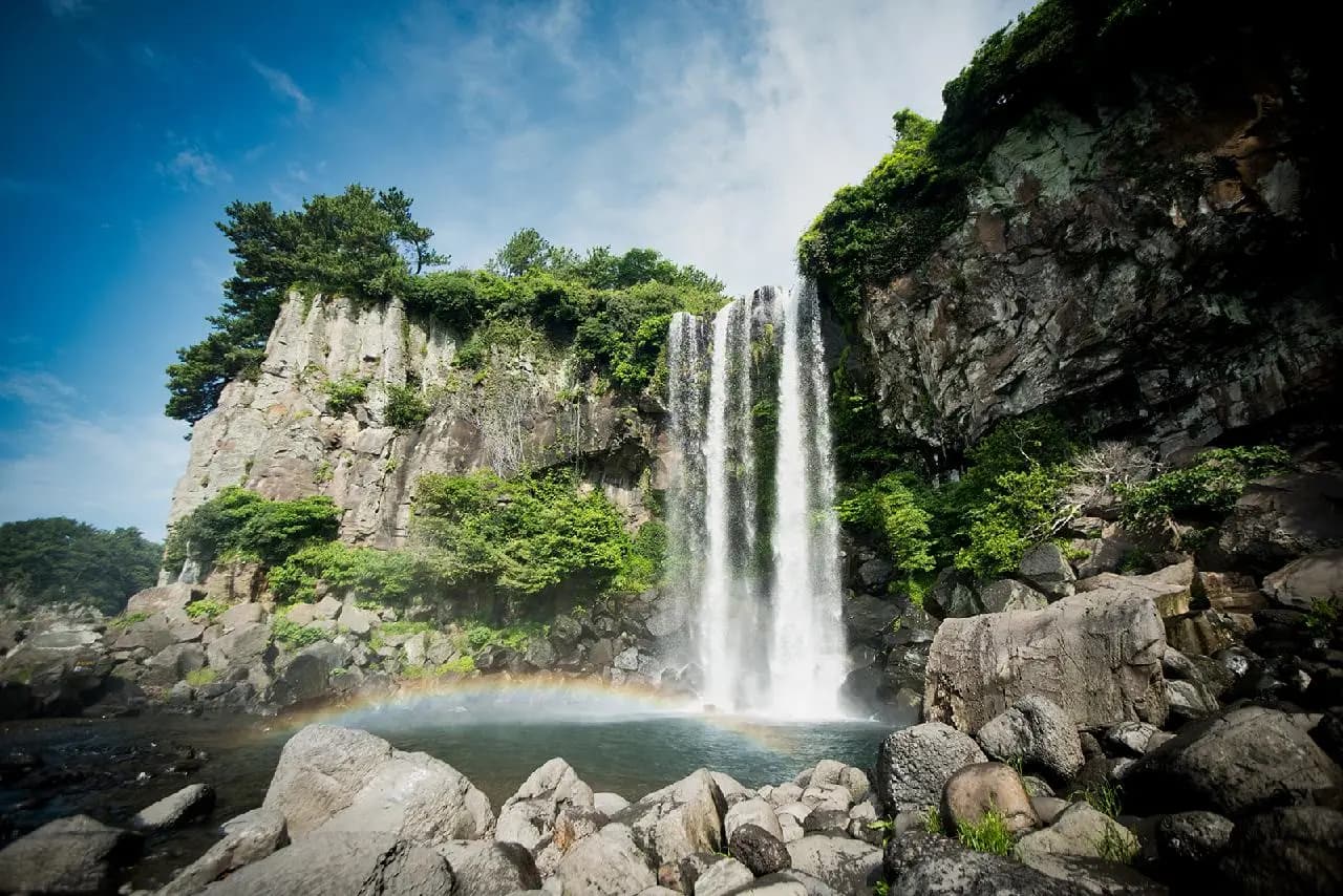 Cheonjiyeon Falls